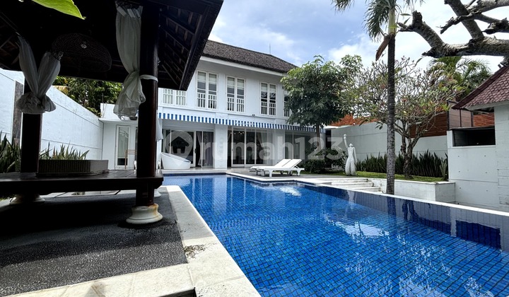 Villa Modern Dekat Pantai, Finns, Atlas Beach Club di Umalas Bali