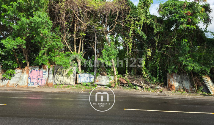 Tanah Langka Pinggir Jalan di Kuta