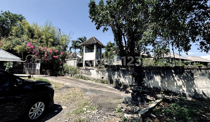 Lahan Tepi Tebing di Pantai Padang Padang, Labuan Sait, Bali