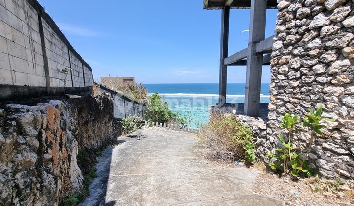 Tanah Tebing Tepi Pantai di Kawasan Nusa Dua, Bali