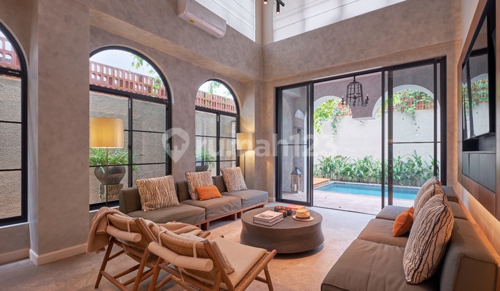 Villa Hak Milik Dekat Pantai Seminyak - Oberoi, Bali