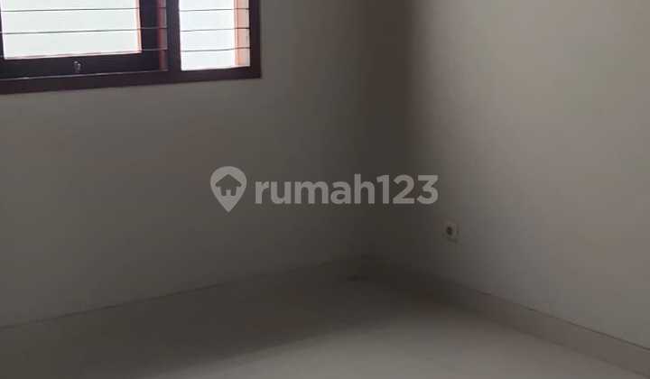 For sale: 2-story house in Lippo Karawaci, Bromo Cluster, Gunung Geulis. Strategic location. 2