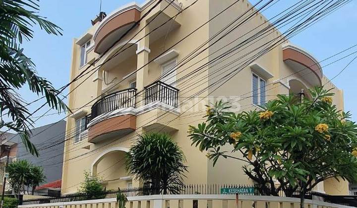 Dijual Rumah 3 Lantai FURNISHED Siap Huni Jarang Ada di Jalan Kesehatan Jakarta Pusat Dijual Rumah 3 Lantai FURNISHED Siap Huni Jarang Ada di Jalan Kesehatan Jakarta Pusat