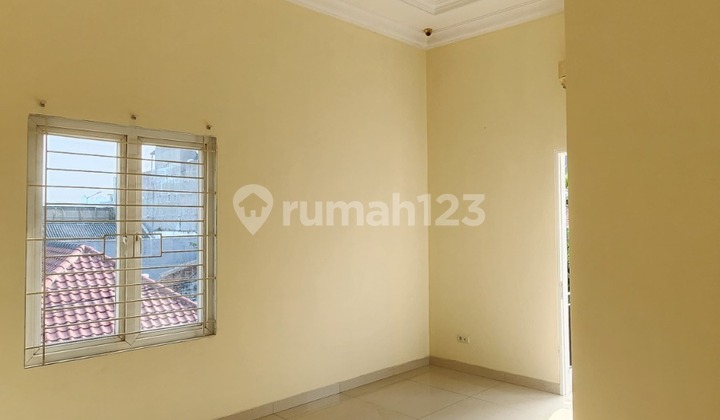 For Sale 3-Story House FURNISHED Move-In Ready Rare Find on Jalan Kesehatan, Central Jakarta 2