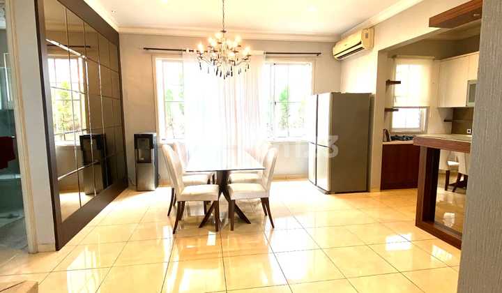 RUMAH CANTIK 3 LANTAI SUTERA ONYX, ADA KOLAM RENANG, SHM