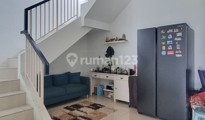 Rumah cantik 2 lantai Savia BSD Sudah di renovasi, ada taman cantik 2