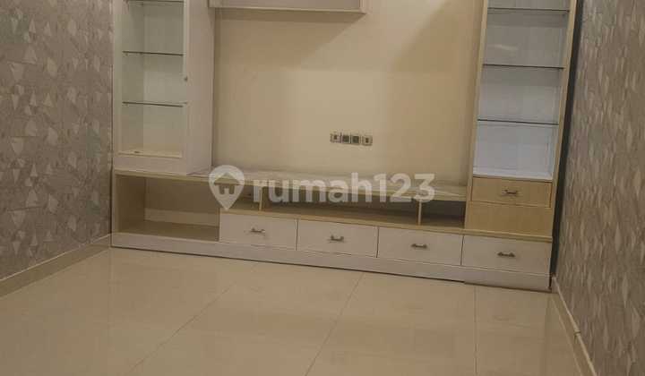 Disewakan Rumah di Citra 2, Jakarta Barat 10x16 Disewakan Rumah di Citra 2, Jakarta Barat 10x16