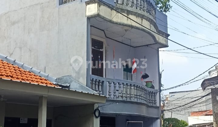 For Sale House on Jalan Johar Baru, Central Jakarta 2