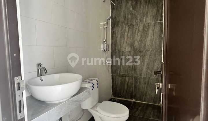 Rumah Modern Tanah Luas, Sertifikat Lengkap, Dekat Tol Jatiasih 2