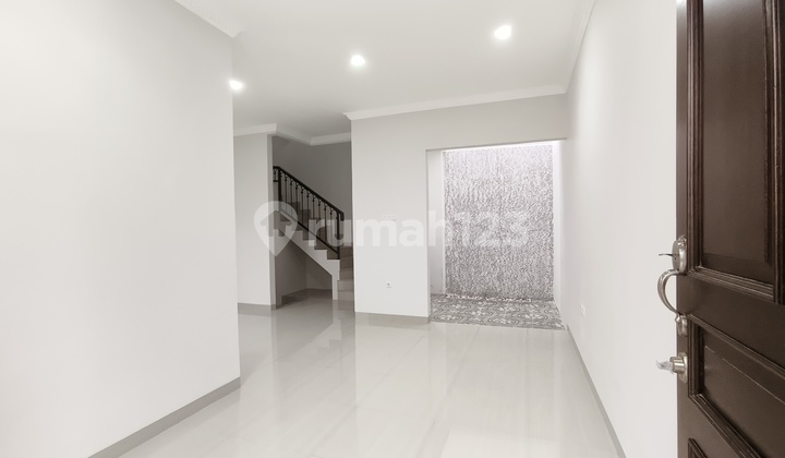 Luxury House Ready Stock, Within a Cluster Close to the Toll Road and Jatibening LRT 2