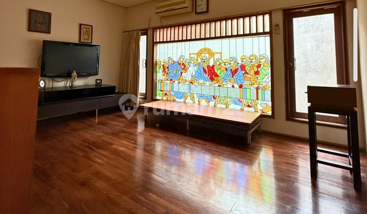 Disewakan Rumah Permata Buana 2Lt Furnished 3+1Kt Sudah Renov