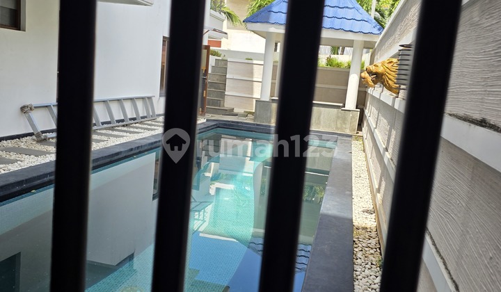 Luxury House Permata Buana 3 Floors 4+1 Bedrooms Flood-Free with Pool