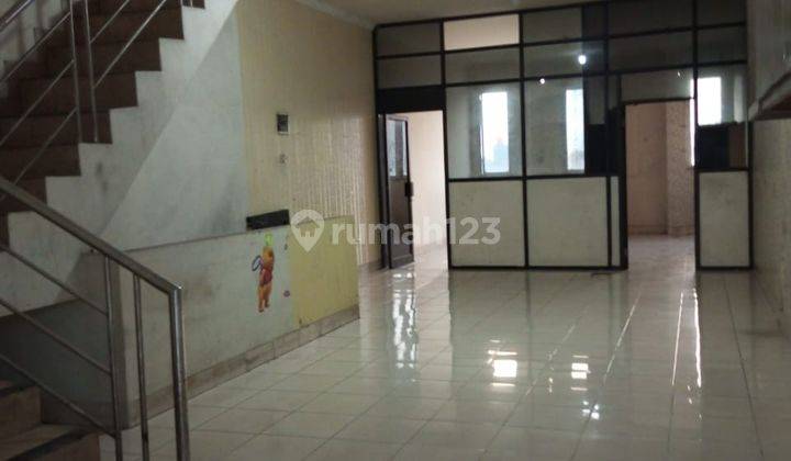 Disewakan Ruko Laris Manis 3lt Hadap Jalan Utama Karang Tengah 2