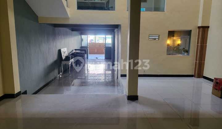 Disewakan Ruko Kantor Hadap Jalan Gudang Kontainer 40" Spt Baru