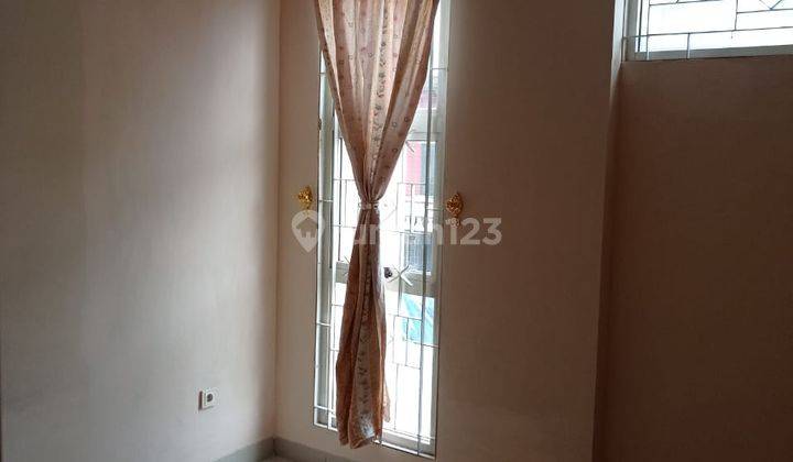 Disewakan Rumah Puri Mansion 2lt 5+1kt Semi Furnished 2