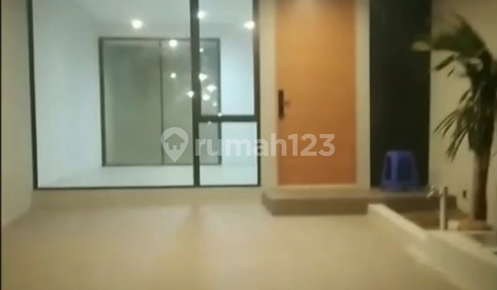 Disewakan Rumah Baru Citraland 2lt 3kt Full Ac Depan Danau