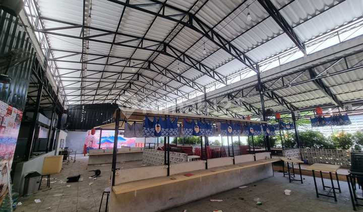 For Rent: Commercial Building on the Main Road, East Facing