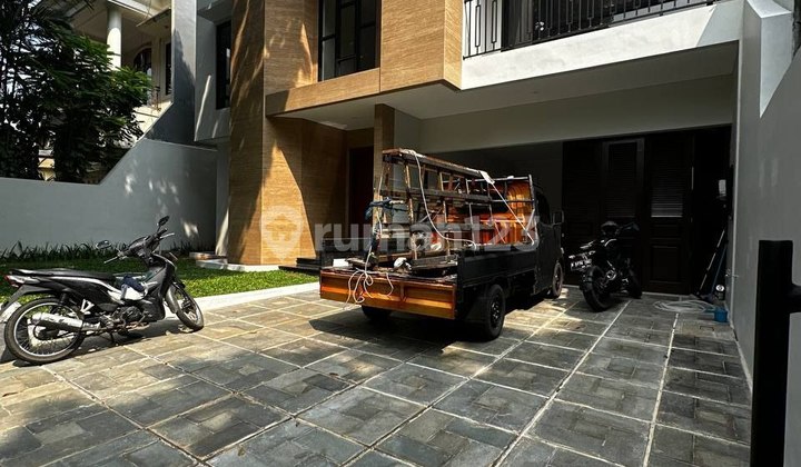 Rumah Asri Nyaman One Gate System di Pondok Indah Jakarta Selatan Rumah Asri Nyaman One Gate System di Pondok Indah Jakarta Selatan