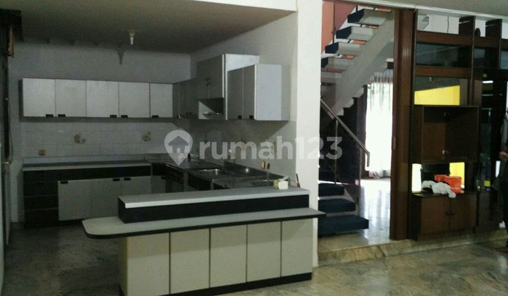 Rumah Bebas Banjir 2 lt Nyaman Area Kebayoran Lama Jakarta Selatan Rumah Bebas Banjir 2 lt Nyaman Area Kebayoran Lama Jakarta Selatan