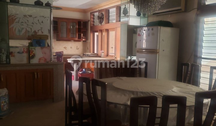 Ready-to-Occupy Cozy and Serene House by the Road, Flood-Free in Cempaka Putih, Central Jakarta 2