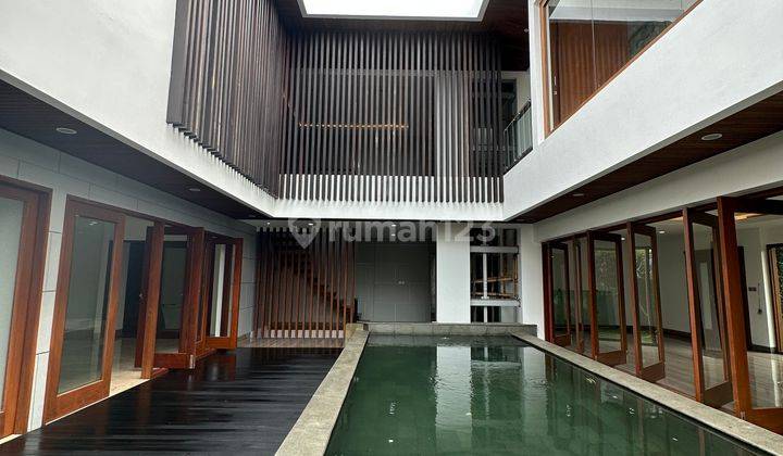 Rumah Brand new Bergaya Kontemporer Strategis Dan Lingkungan Asri Tenang di Pondok Indah Jakarta Selatan 1