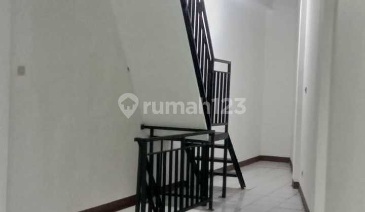 Strategic 3-Story Shophouse for Sale/Rent Fast, Suitable for Office/Business Area Kebayoran Baru, South Jakarta