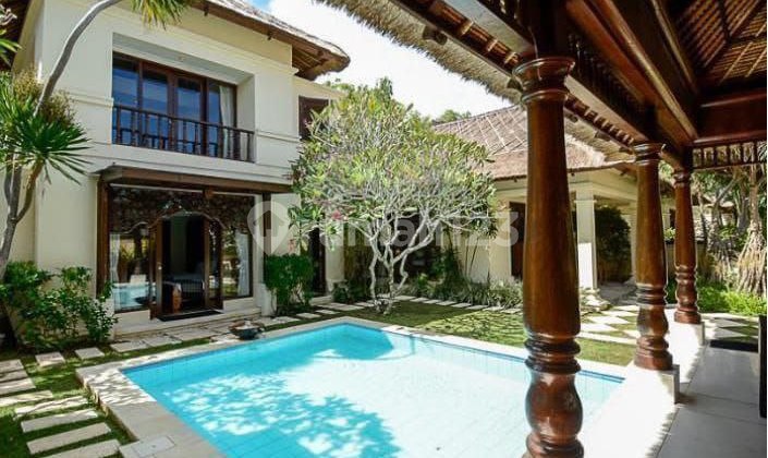 Dijual Villa Nyaman Terawat Strategis di Jimbaran Bali