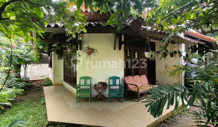 Dijual Rumah Vintage Hook Strategis Asri Murah di Bintaro