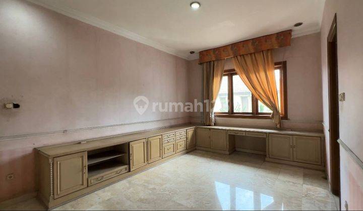 Rumah Asri Terawat 2 Lantai Bagus Semi Furnished di Mampang Prapatan, Jakarta Selatan 2