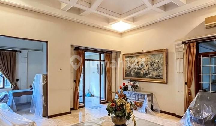 Rumah Terawat 2 Lantai SHM Dijual Area Menteng Jakarta Pusat