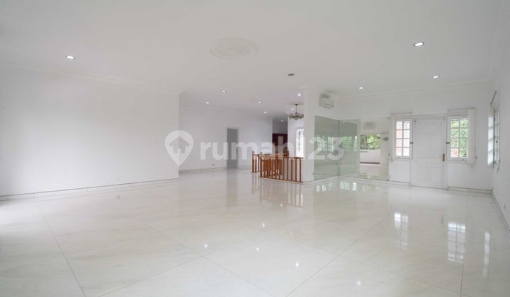 Rumah Hook Tanah Luas 2 Lantai Strategis Dijual/Disewakan di Menteng Jakarta Pusat 2