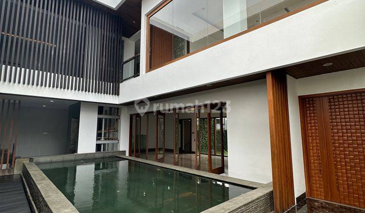 Rumah Brand new Bergaya Kontemporer Strategis Dan Lingkungan Asri Tenang di Pondok Indah Jakarta Selatan 2