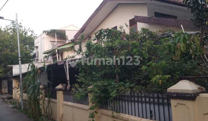 Dijual Rumah Cocok untuk Investasi Kos-Kostan Masih Aktif di Pejompongan Jakarta Pusat 2