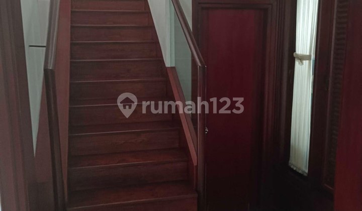 Comfortable House High Investment Strategic Flood-Free For Sale Menteng Central Jakarta 2