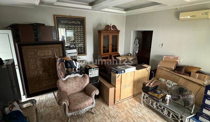 Rumah 4 Unit Dalam 1 Pintu 2Lt Murah Terawat Strategis SHM di Menteng 2