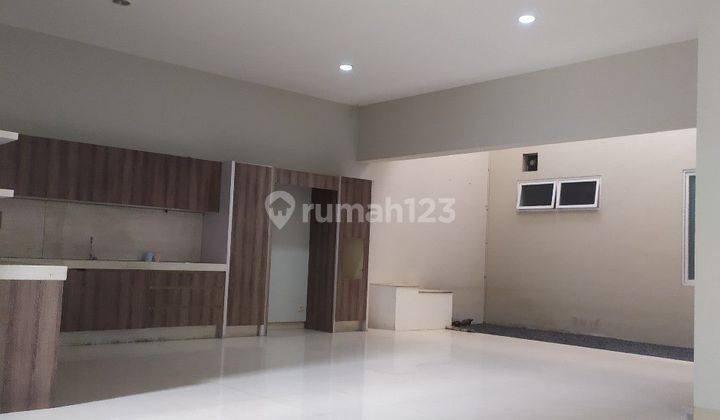 Rumah Bagus Terawat Semi Furnished 2 Lt di Pondok Indah Jakarta Selatan 2