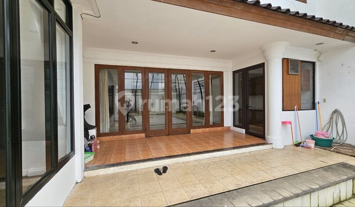 Dijual Rumah Kemang Murah 2 Lt dengan Kolam Renang Bebas Banjir Jakarta Selatan