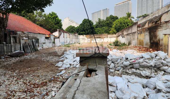 For Rent and for Sale Land in Menteng Suitable for Gas Stations, Restaurants