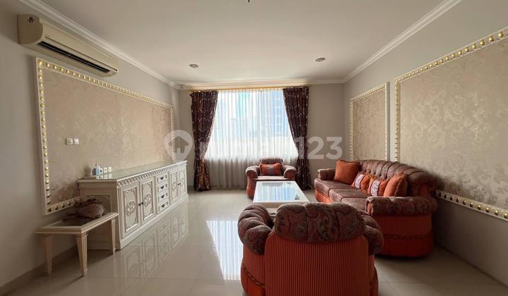 Well-Maintained 2-Story House with Square Layout in a Quiet Area, Suitable for Office Use in Menteng, Central Jakarta 1