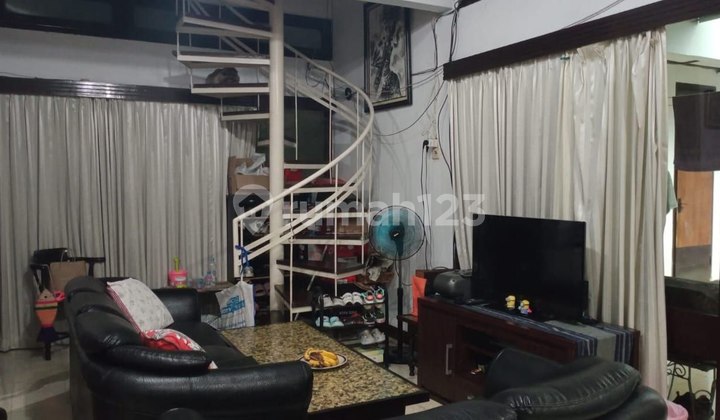 Rumah Asri Bebas Banjir Strategis di Benhil Jakarta Pusat 2