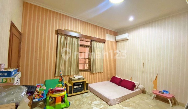 Dijual Rumah Vintage Asri SHM Harga NJOP di Pejaten Jakarta Selatan