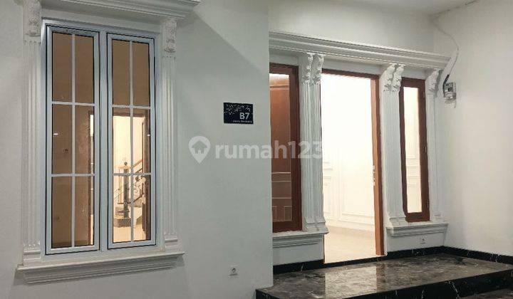 Hunian American Classic Style Siap Huni 3 Lantai Elegant di Jagakarsa, Jakarta Selatan 1