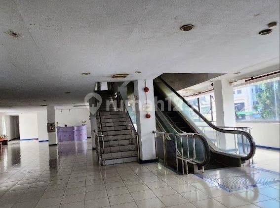 Gedung Dijual/Disewakan Strategis di Cikini Jakarta Pusat