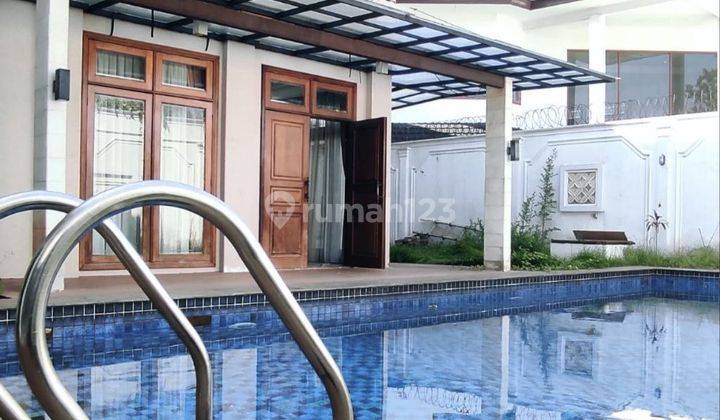 Rumah 2 Lantai Bagus Semi Furnished SHM di Kemang, Jakarta Selatan 1