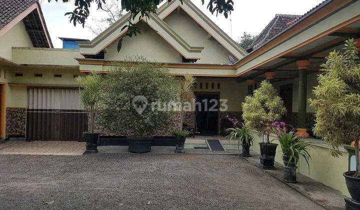 Dijual Rumah Siap Pakai Dengan Halaman Luas  1