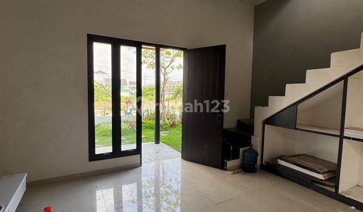 Rumah Mewah Modern Minimalis di Lamongan 2