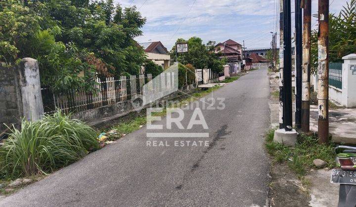 Tanah SK Camat ukuran  17 m x 26 m = 442 m. 2 menit ke stadion Teladan Medan,  1 menit ke jln SM. Raja.  sangat dekat dengan Sekolah2 dan universitas. 1