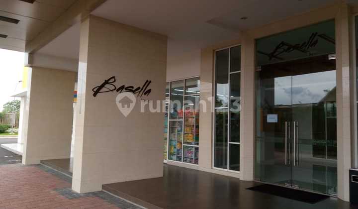 Swimming Pool View Residence Near Summarecon Mall Bekasi Swimming Pool View Residence Near Summarecon Mall Bekasi