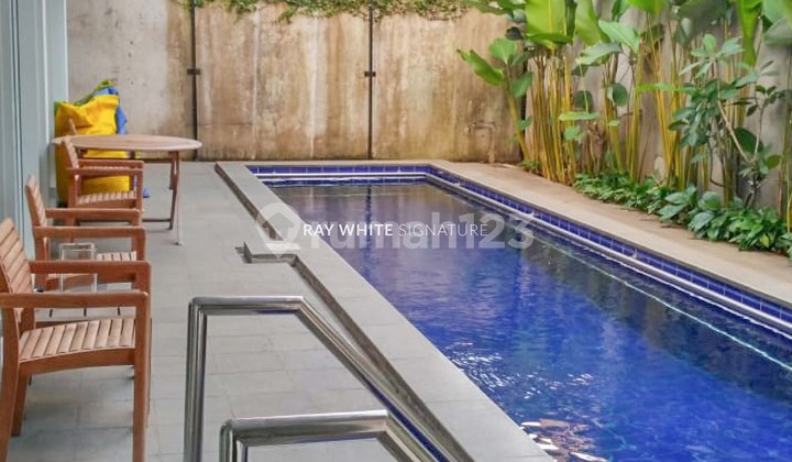 Luxury 3-Story House on Jl Puri Mutiara VII Cipete