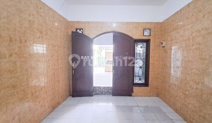 For Sale: Old House Suitable for Residence and Boarding in Jl Palimanan, Setia Budi 2